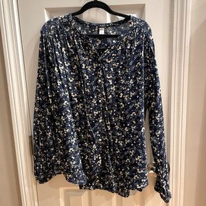 Like New! Old Navy floral patterned blouse.